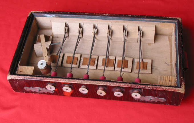 Clavier des basses d'un accordéon diatonique