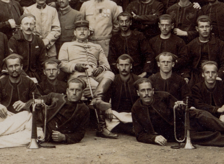 Zouaves avec
            clairons