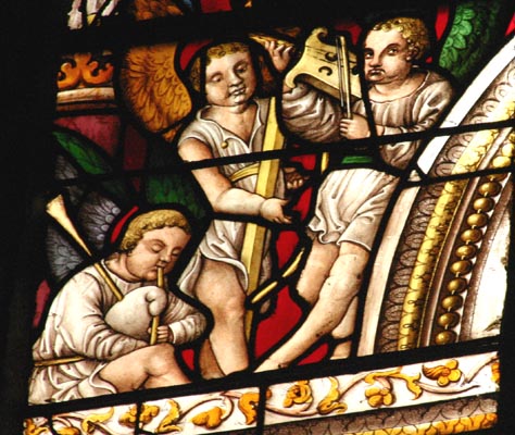 Angelots musiciens sur vitraux à Auch