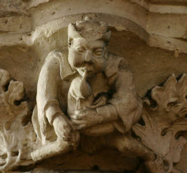Sculpture de l'église Sainte-Croix à Bernay (Eure)