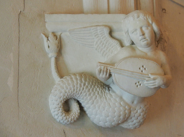 console sculpte escalier chenonceau : luth