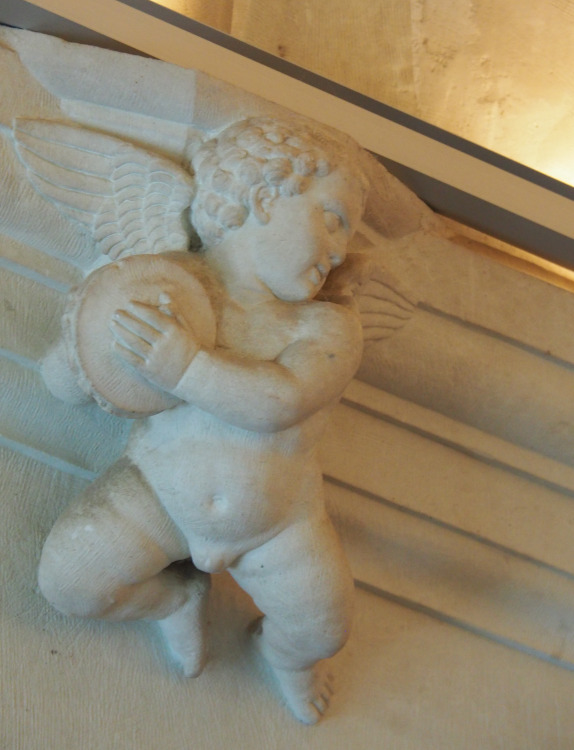 console sculpte escalier chenonceau : tambourin