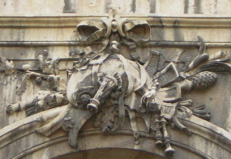 Musette en trophée avec feuilles de chêne