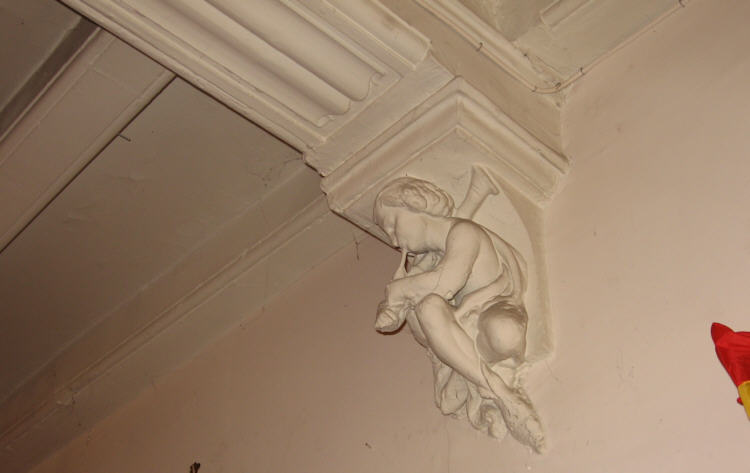 Corbeau sculpté plafond