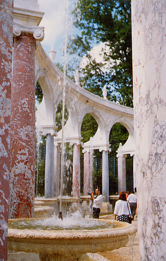 Colonnade du
            chateau de Versailles
